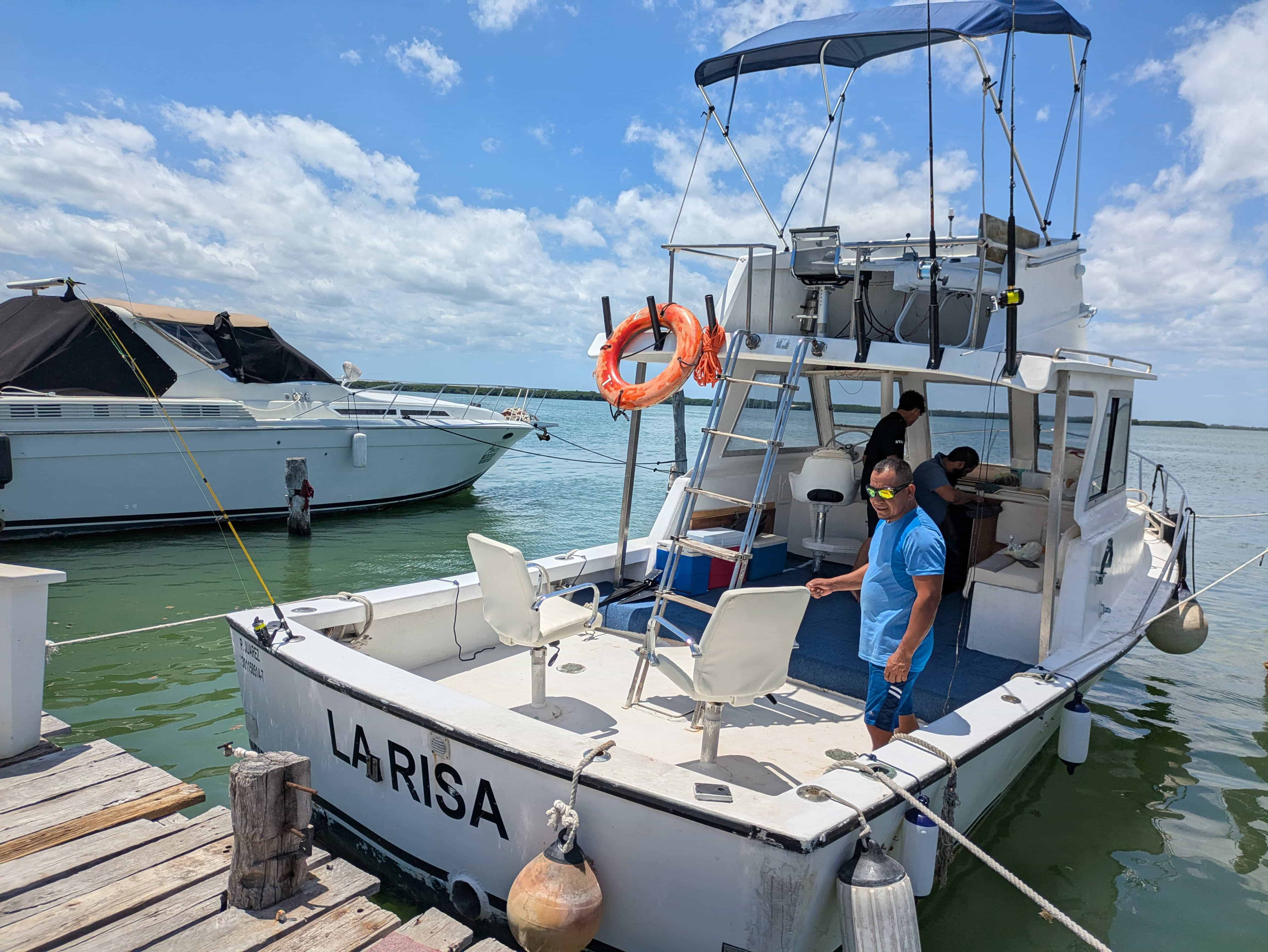 Experienced fishing captain from Zarza Expeditions in Cancun